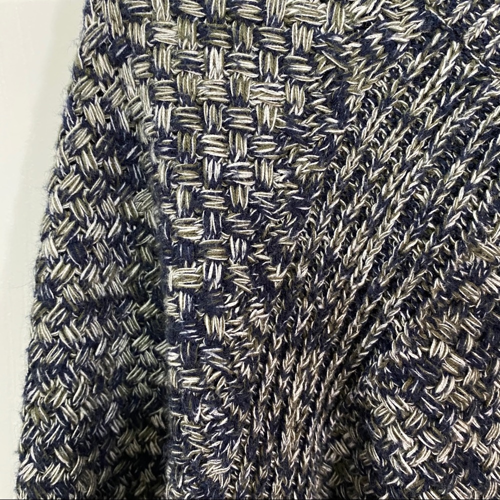 Universal Thread Sweater - Picture 6 of 7